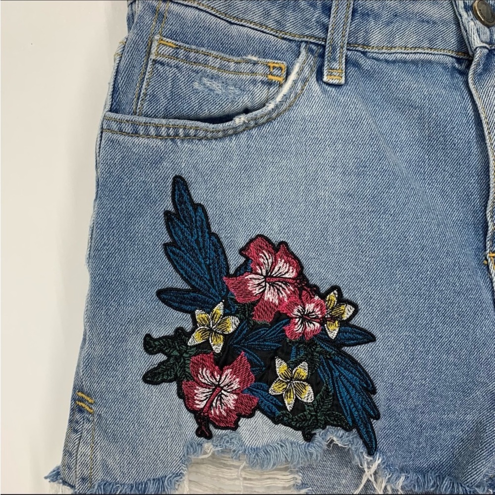 Zara Embroidered Floral Patch Distressed Shark Bite Hem Light Wash Jean Shorts